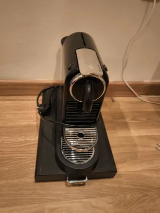 Cafetera Nespresso Negra