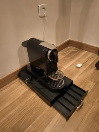 Cafetera Nespresso Negra