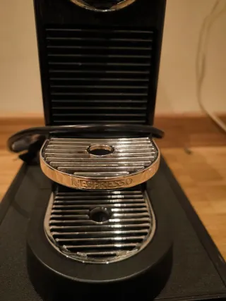 Cafetera Nespresso Negra