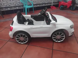Coche eléctrico infantil Mercedes Trae su mando