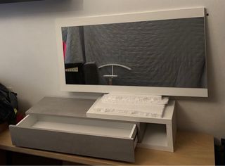 Recibidor moderno con espejo