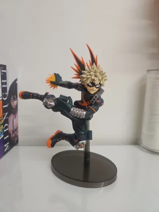 Pack 4 primeros mangas my hero academia + figuras