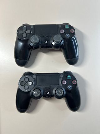 PS4 (PlayStation 4) con 2 mandos