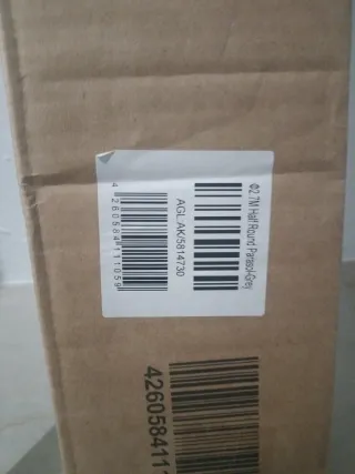 Sombrilla gris plegada con caja