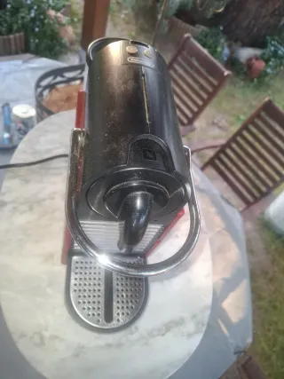 Macchina da caffè DeLonghi rossa