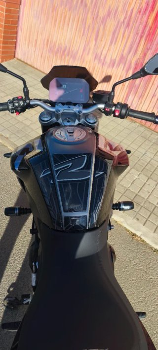 BMW F900R Naked 2023, poco más de 5500km
