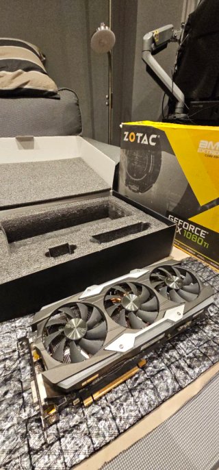 Zotac Nvidia Geforce GTX 1080 ti 11 gb con caja