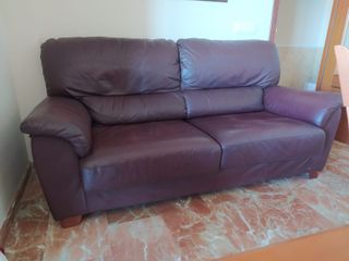 Sofá de piel marrón/morado