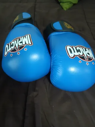 Guantes de Boxeo  y  espinilleras Impacto