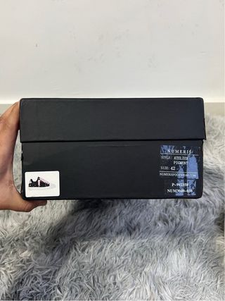 Numeris Zapatillas Talla 42 Negras y Blancas Nuevo