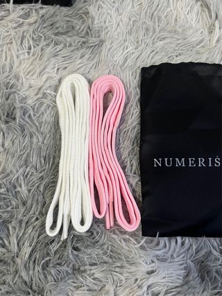 Numeris Zapatillas Talla 42 Negras y Blancas Nuevo