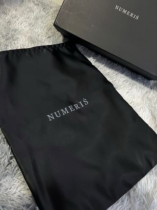 Numeris Zapatillas Talla 42 Negras y Blancas Nuevo