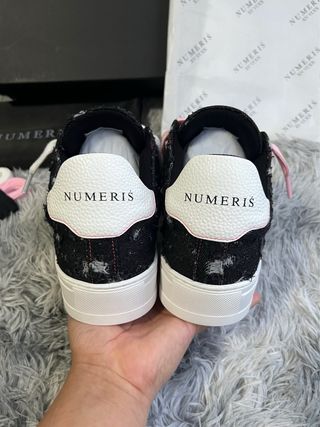 Numeris Zapatillas Talla 42 Negras y Blancas Nuevo