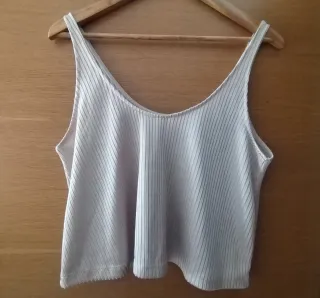 Camiseta tirantes dorada Stradivarius