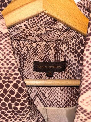 Gabardina Adolfo Dominguez Estampado Serpiente