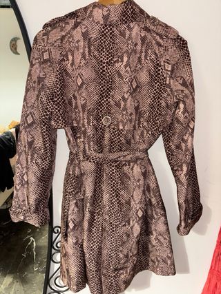 Gabardina Adolfo Dominguez Estampado Serpiente