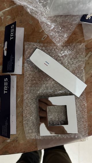 Maneta y embellecedor TRES