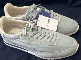 Zapatillas deportivas grises y verde azulado