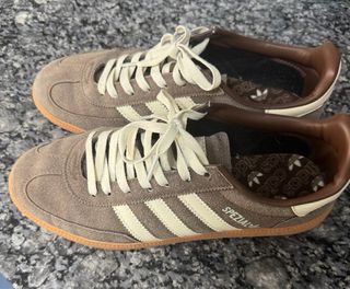 Zapatillas Adidas Marrones y Beige
