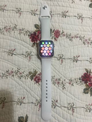 Apple Watch Plata/Blanco con Cargador