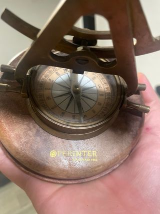 Telescopio y brújula náutica de latón
