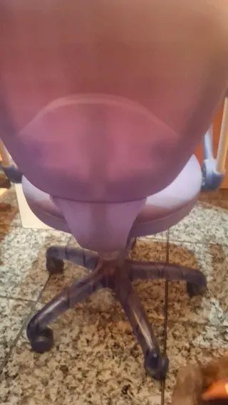 Silla de oficina giratoria negra