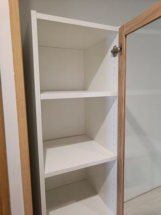 Estantería Billy IKEA con puerta de cristal