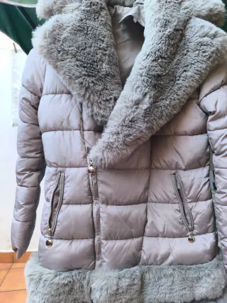 Cazadora plateada con pelo