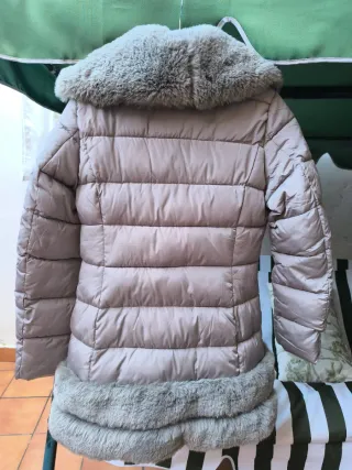 Cazadora plateada con pelo