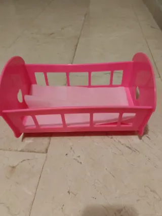 Cuna de juguete rosa
