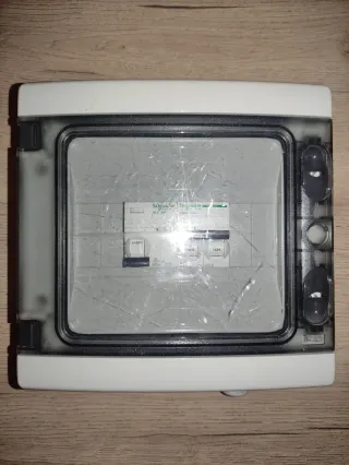 Caja Eléctrica Schneider con Interruptores