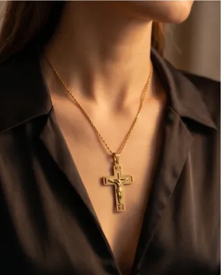 Collar Crucifijo Acero Baño Oro