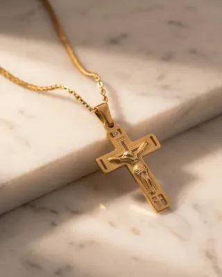 Collar Crucifijo Acero Baño Oro