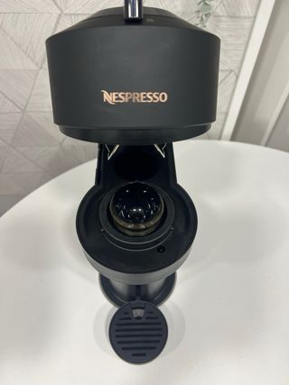 Cafetera Nespresso DeLonghi Vertuo Negra