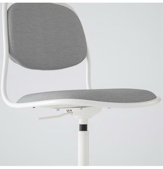 Silla giratoria azul y blanca con ruedas Ikea