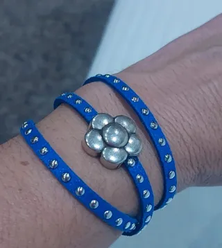 Pulseras de tres vueltas.