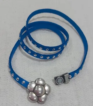 Pulseras de tres vueltas.