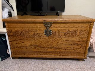 Baúl de madera antiguo estilo vintage