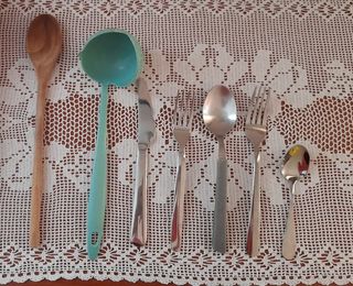 Set Utensili da Cucina e 2 Scolapasta azzurra