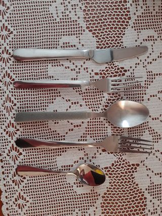 Set Utensili da Cucina e 2 Scolapasta azzurra
