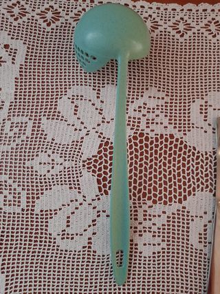 Set Utensili da Cucina e 2 Scolapasta azzurra