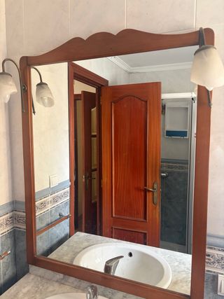 Mueble de baño madera mármol y espejo