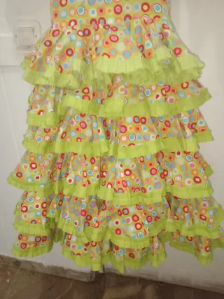 Traje de flamenca con volantes de niña
