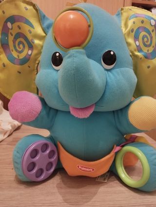 Elefante de peluche Playskool para bebé