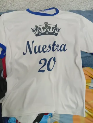 2 Camisetas Ella es mi reina