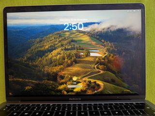 Macbook Air i5 International KB Gris- Battery 97%!