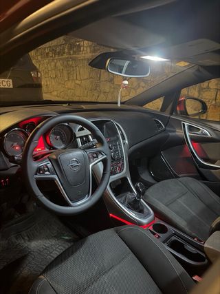 Opel Astra 2011