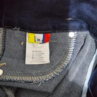 Pantalones vaqueros oscuros de talle alto