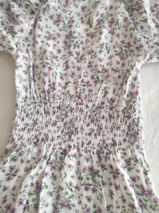 Vestido floral blanco y lila
