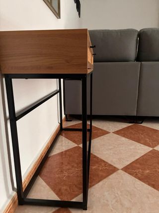 Recibidor efecto roble con 2 cajones rejilla ratán